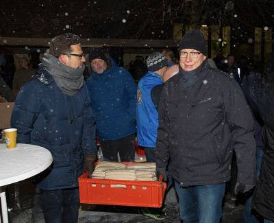 Bei einer Hilfsveranstaltung fr Obdachlose