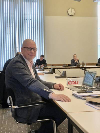 Vor Beginn einer Ausschusssitzung