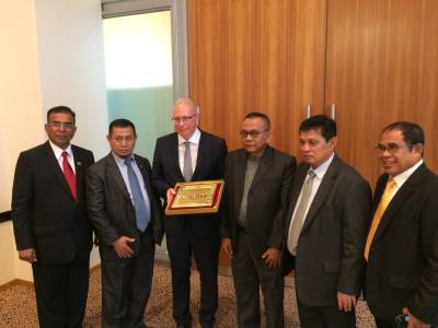 Besuchergruppe aus Nepal im Berliner Abgeordnetenhaus