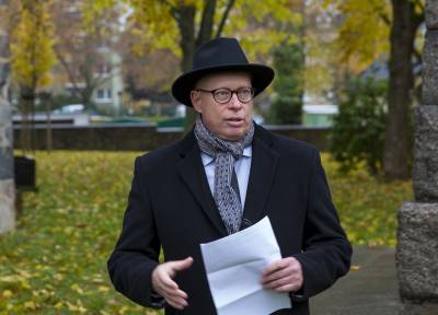 Ansprache und Kranzniederlegung zum Volkstrauertag in Alt-Buckow